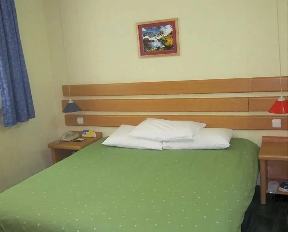 Шанхай: Home Inn Shanghai Disneyland Huinan Metro Station Tongji Road