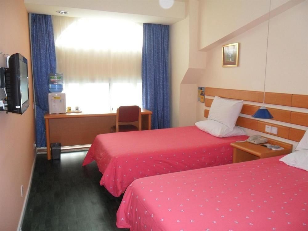 Шанхай: Home Inn Lu Xun Park
