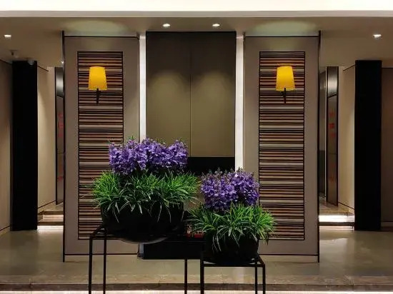 Чжэнчжоу: Homeinn Plus Hotel (Zhengzhou Erqi Wanda Plaza Second People's Hospital Subway Station)