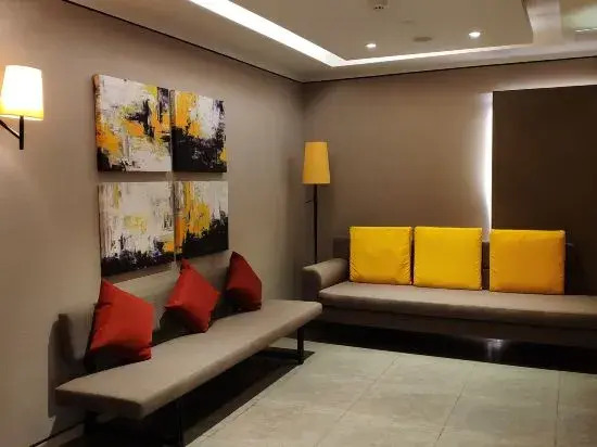 Homeinn Plus Hotel (Zhengzhou Erqi Wanda Plaza Second People's Hospital Subway Station) — фото 1