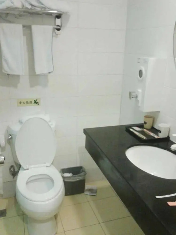 Ухань: Home Inn Wuhan Jinghan Avenue Dazhi Road Light Rail