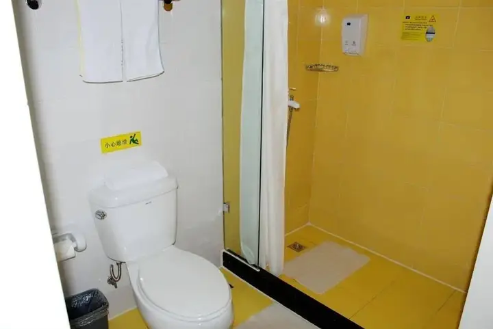 Ухань: Home Inn Wuhan Jinghan Avenue Dazhi Road Light Rail