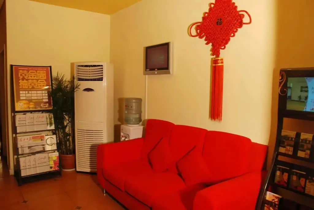 Ухань: Home Inn Wuhan Jinghan Avenue Dazhi Road Light Rail
