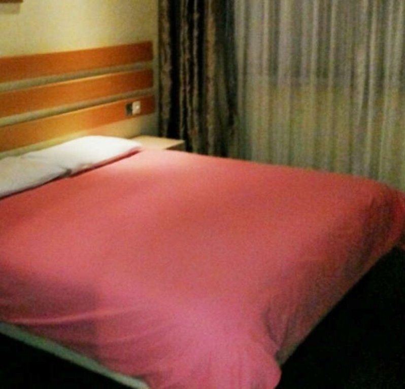 Чэнду: Home Inn Chengdu Wenshuyuan Metro Station