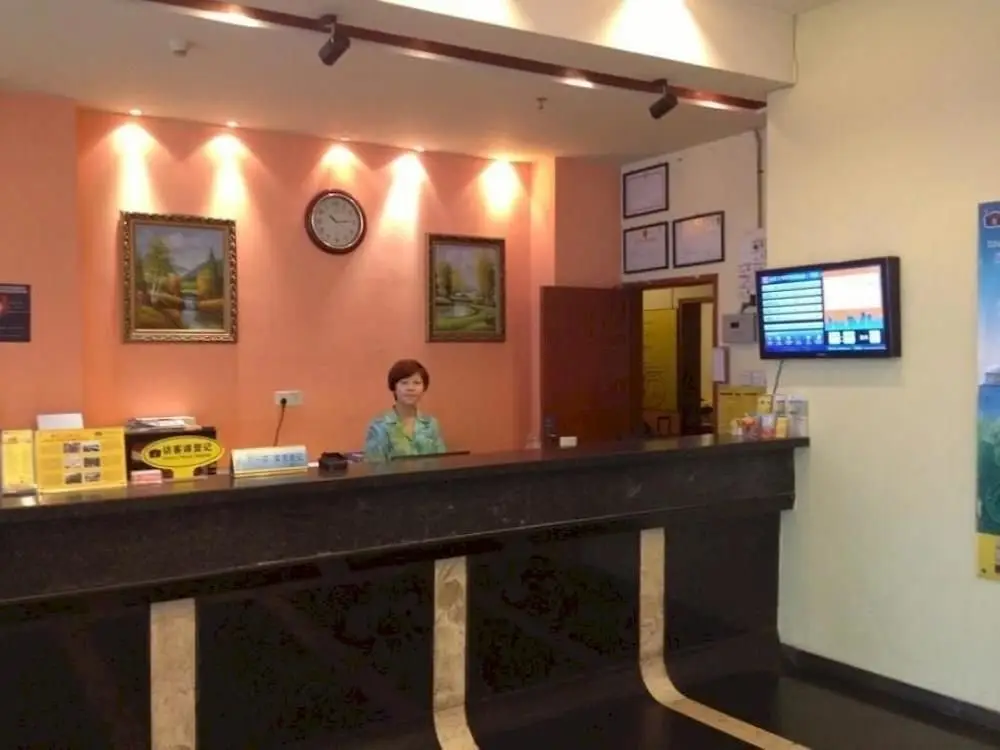 Чэнду: Home Inn Chengdu Wenshuyuan Metro Station