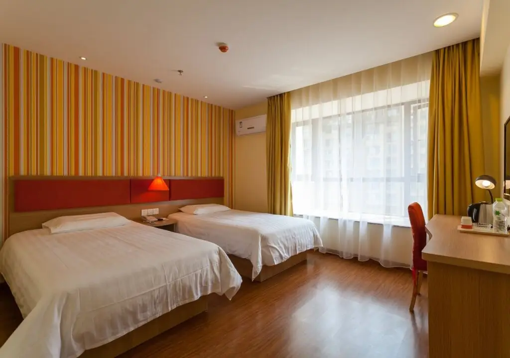 Чэнду: Home Inn Chengdu New Exhibition Center Tianfu Street Number Three