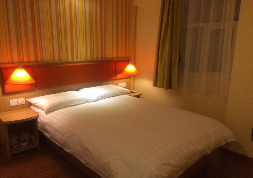 Чэнду: Home Inn Chengdu New Exhibition Center Tianfu Street Number Three
