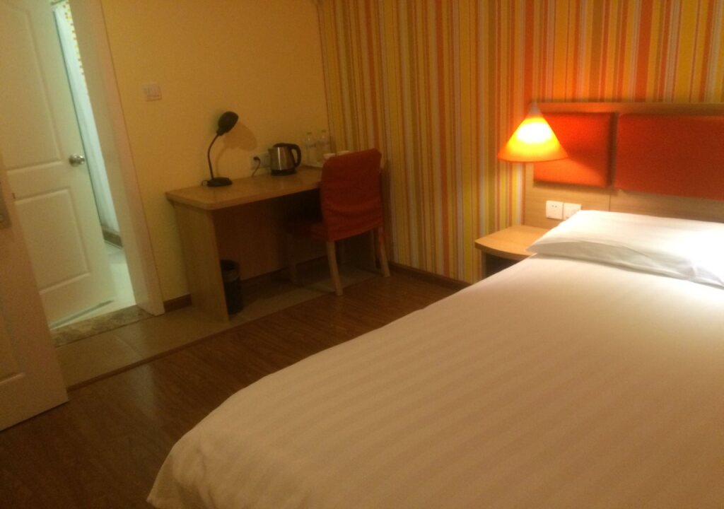 Чэнду: Home Inn Chengdu New Exhibition Center Tianfu Street Number Three