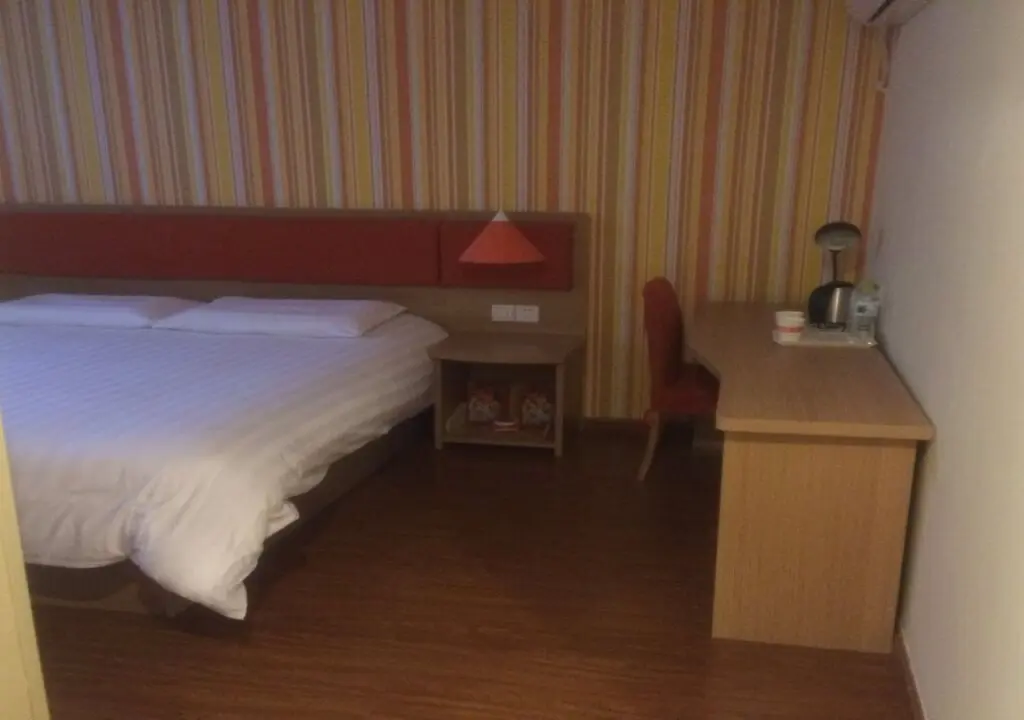 Чэнду: Home Inn Chengdu New Exhibition Center Tianfu Street Number Three