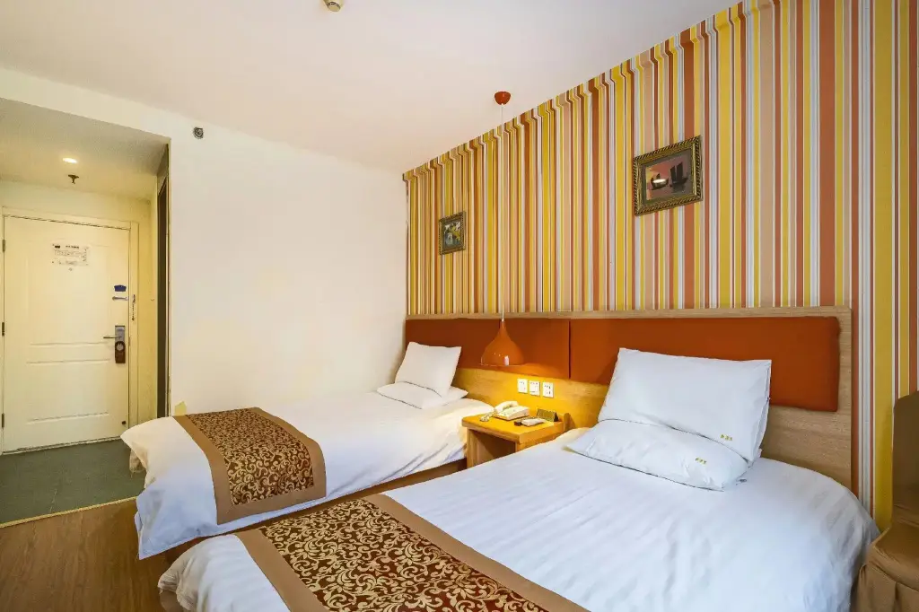 Пекин: Home Inn Beijing Yansha Xinyuanli