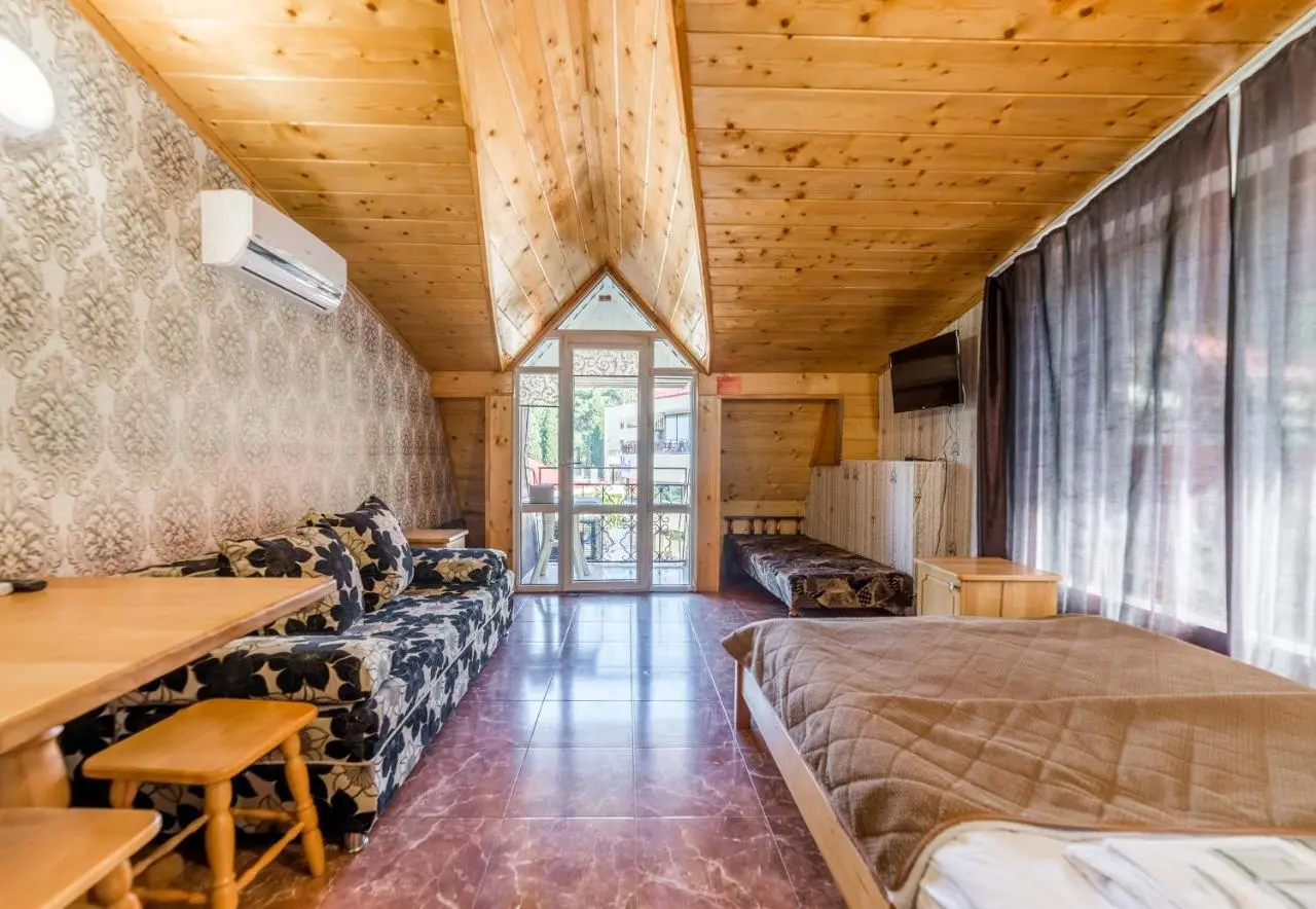 Лоо: Guest House Irina