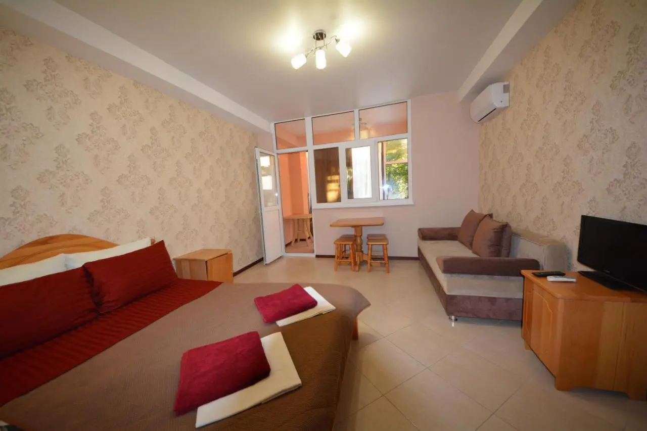 Лоо: Guest House Irina