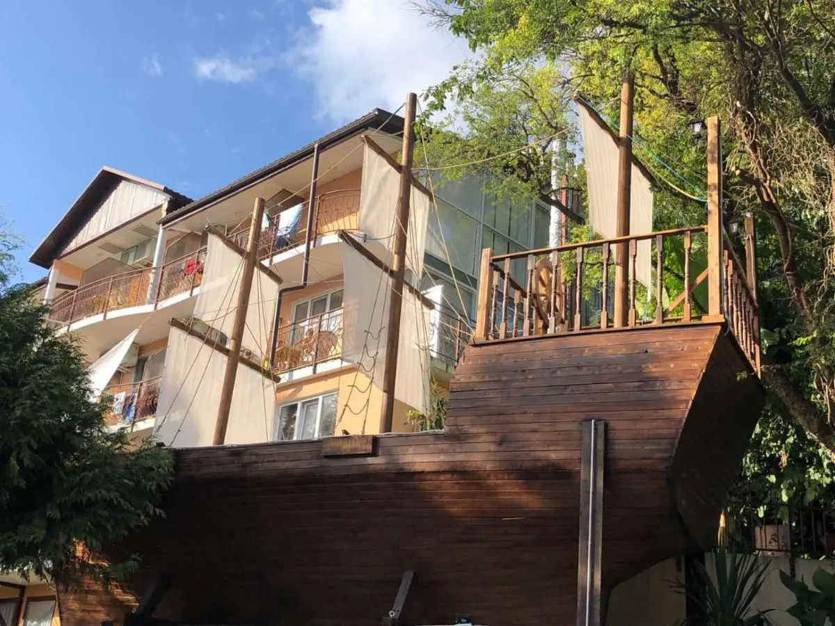 Лоо: Guest House Irina