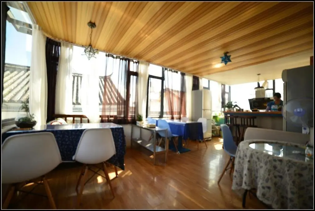 Дали: F.L.Y Pottery&Astronomy Hostel