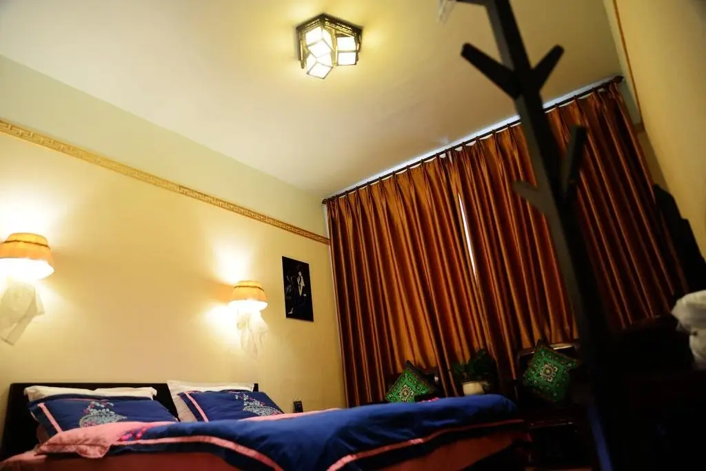 Дали: F.L.Y Pottery&Astronomy Hostel