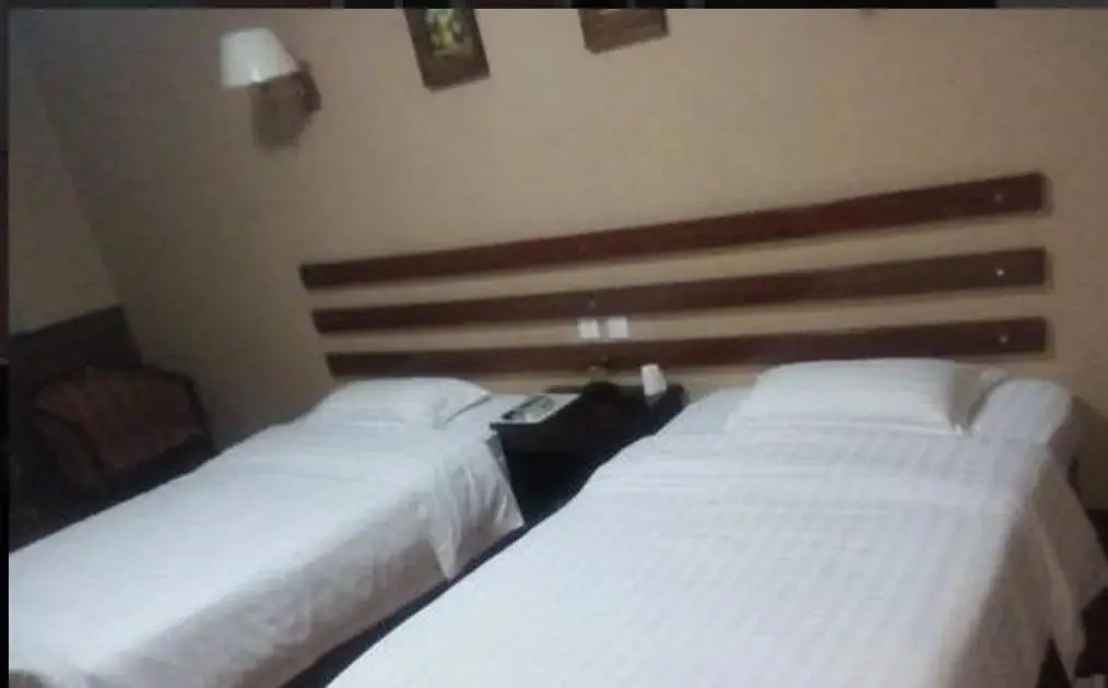 Мяньян: Anxian Tongxin Business Hotel
