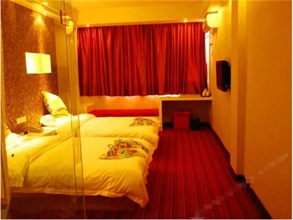 Гуангхан: Guangan Pinrui Business Hotel