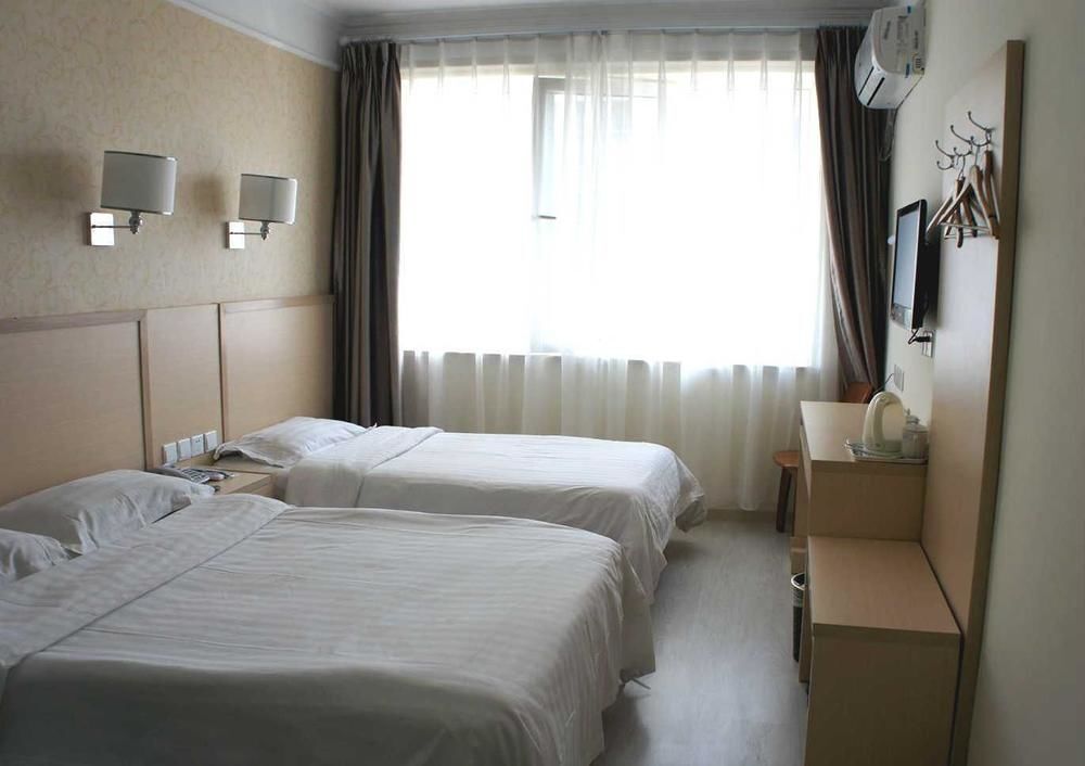 Zhongtian Seaview Hotel (Zhanqiao Railway Station)(中天海景酒店(青岛栈桥火车站店)) — фото 1