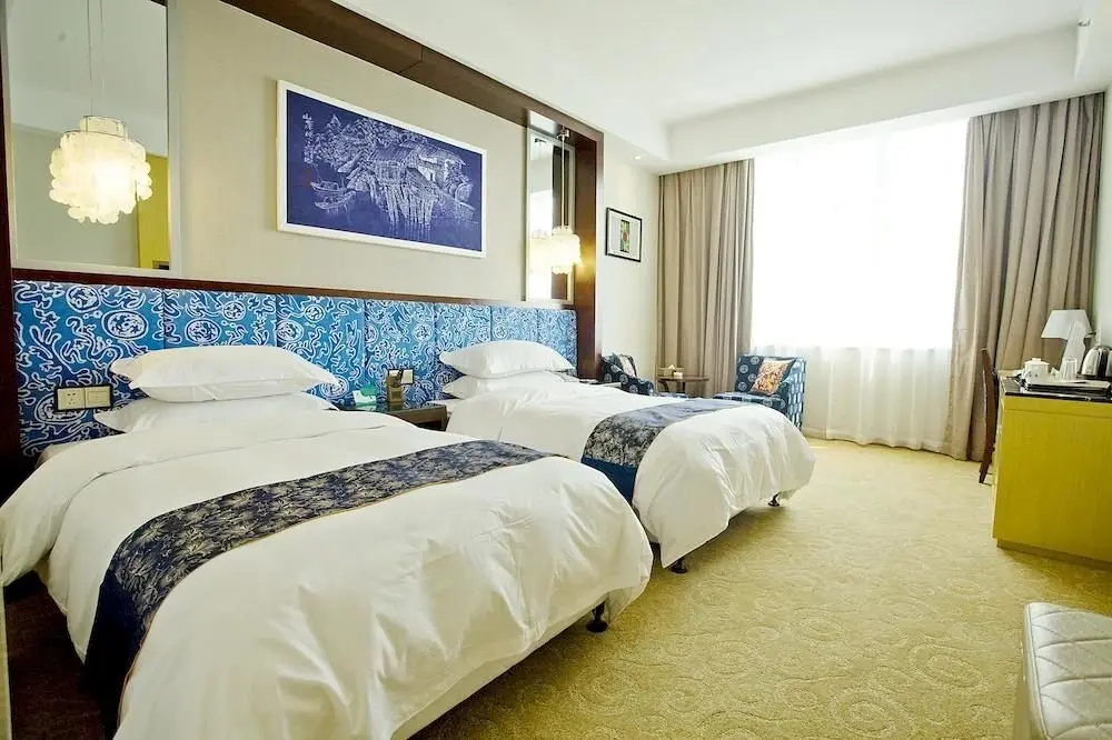 Сянси: Miaozu Buyi Hotel