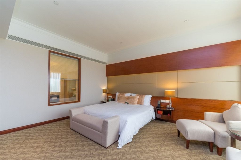 Мейчжу: Golden Bay International Hotel