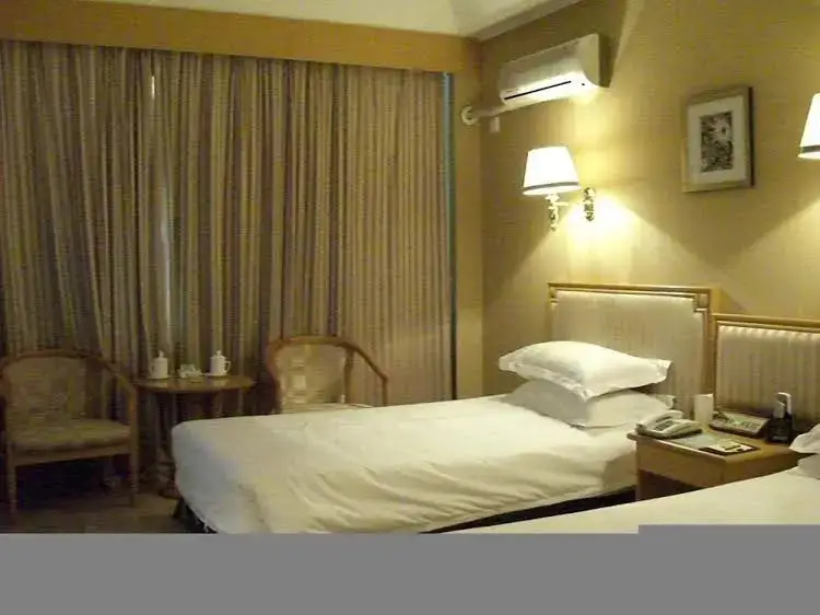 Циндао: Red Crowned Crane Hotel