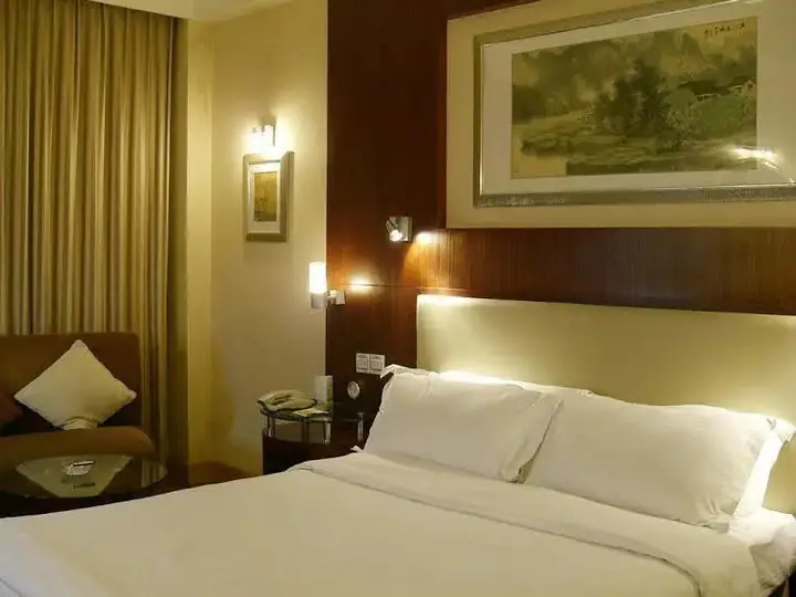 Циндао: Red Crowned Crane Hotel