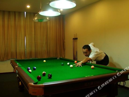 Циндао: Red Crowned Crane Hotel