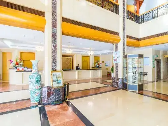 Циндао: Red Crowned Crane Hotel