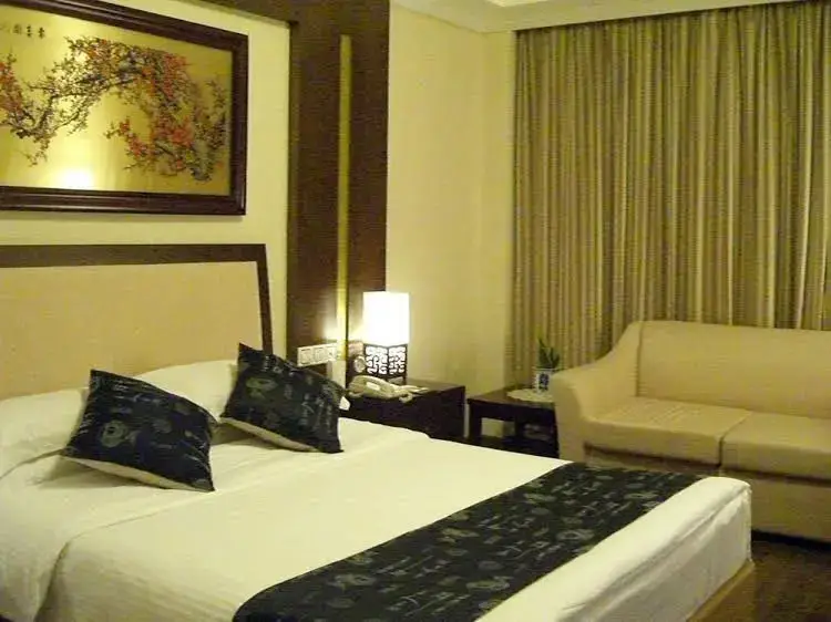 Циндао: Red Crowned Crane Hotel