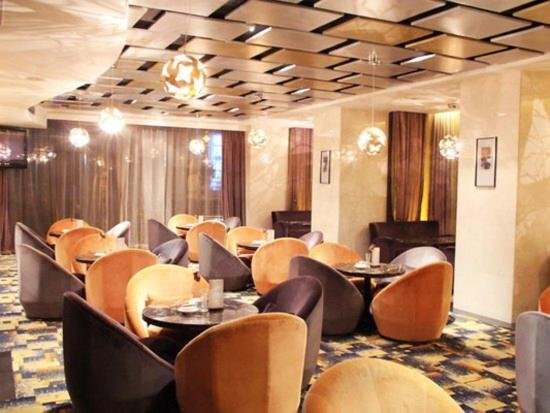 Цзясинь: Champs Elysees Hotel (Haining Leather City Store)