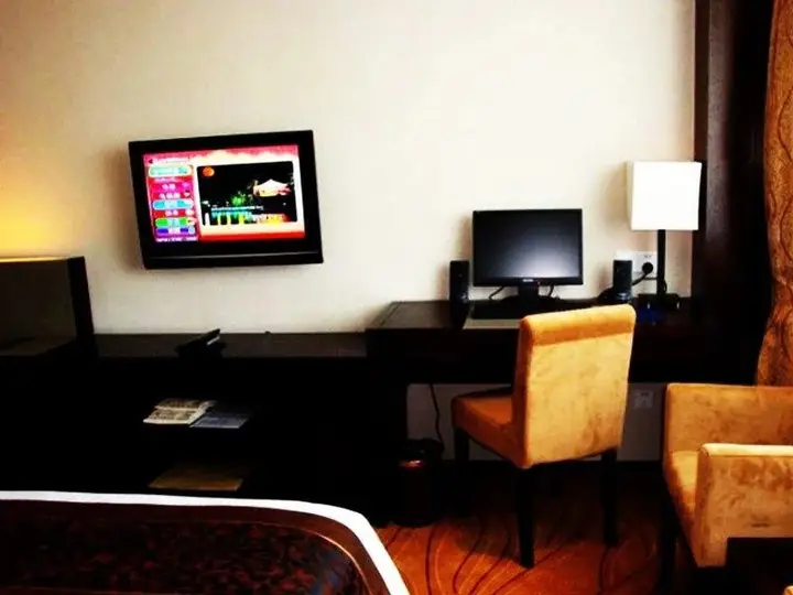 Цзясинь: Champs Elysees Hotel (Haining Leather City Store)