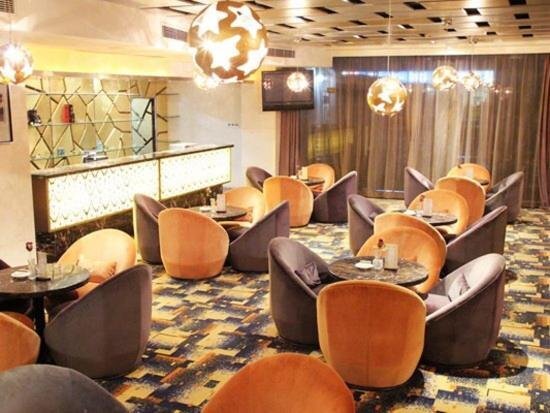 Цзясинь: Champs Elysees Hotel (Haining Leather City Store)