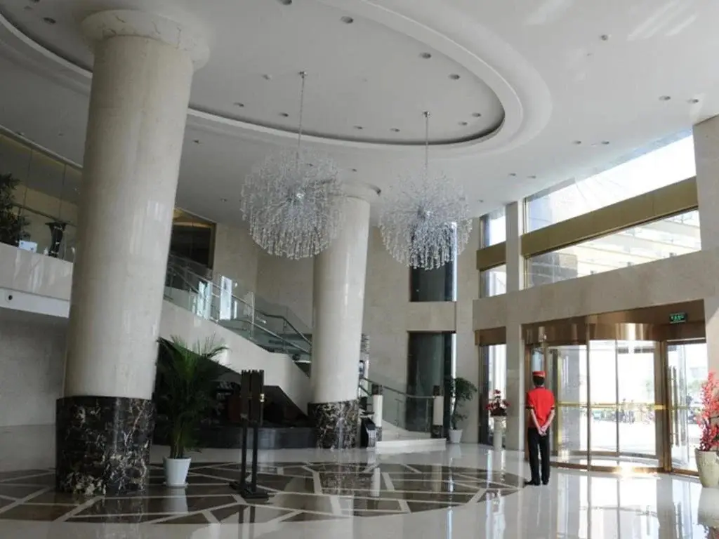 Цзясинь: Champs Elysees Hotel (Haining Leather City Store)