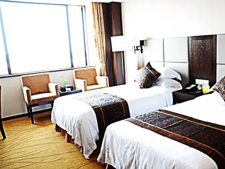 Цзясинь: Champs Elysees Hotel (Haining Leather City Store)