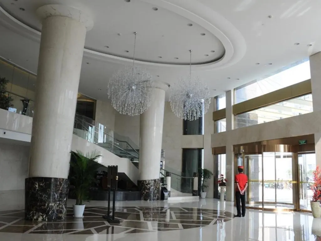 Цзясинь: Champs Elysees Hotel (Haining Leather City Store)