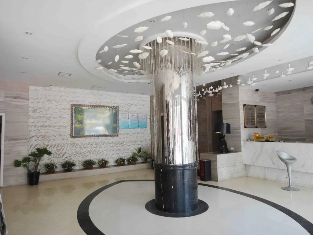 Xianning Milan Flower Fashion Hotel — фото 1