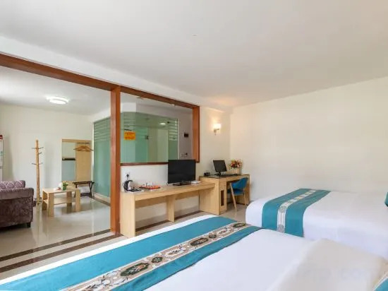 Юньфу: Holiday Hotel