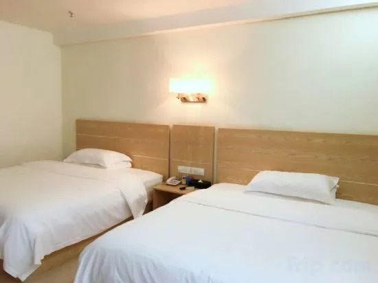 Юньфу: Holiday Hotel