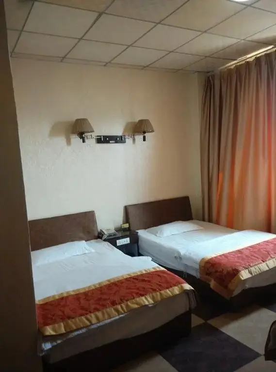Яань: Yurui Business Hotel