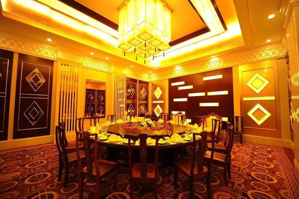 Линьи: Huasheng Jiangquan Hotel & Town