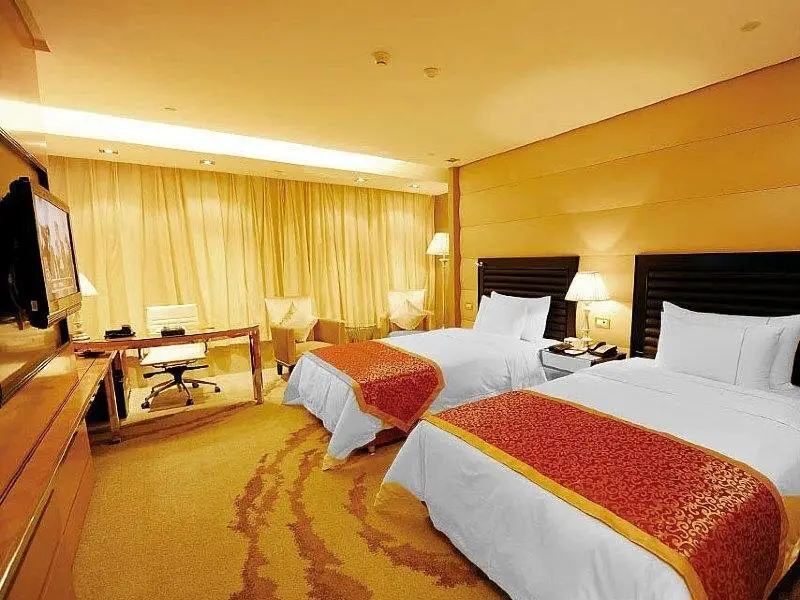 Линьи: Huasheng Jiangquan Hotel & Town