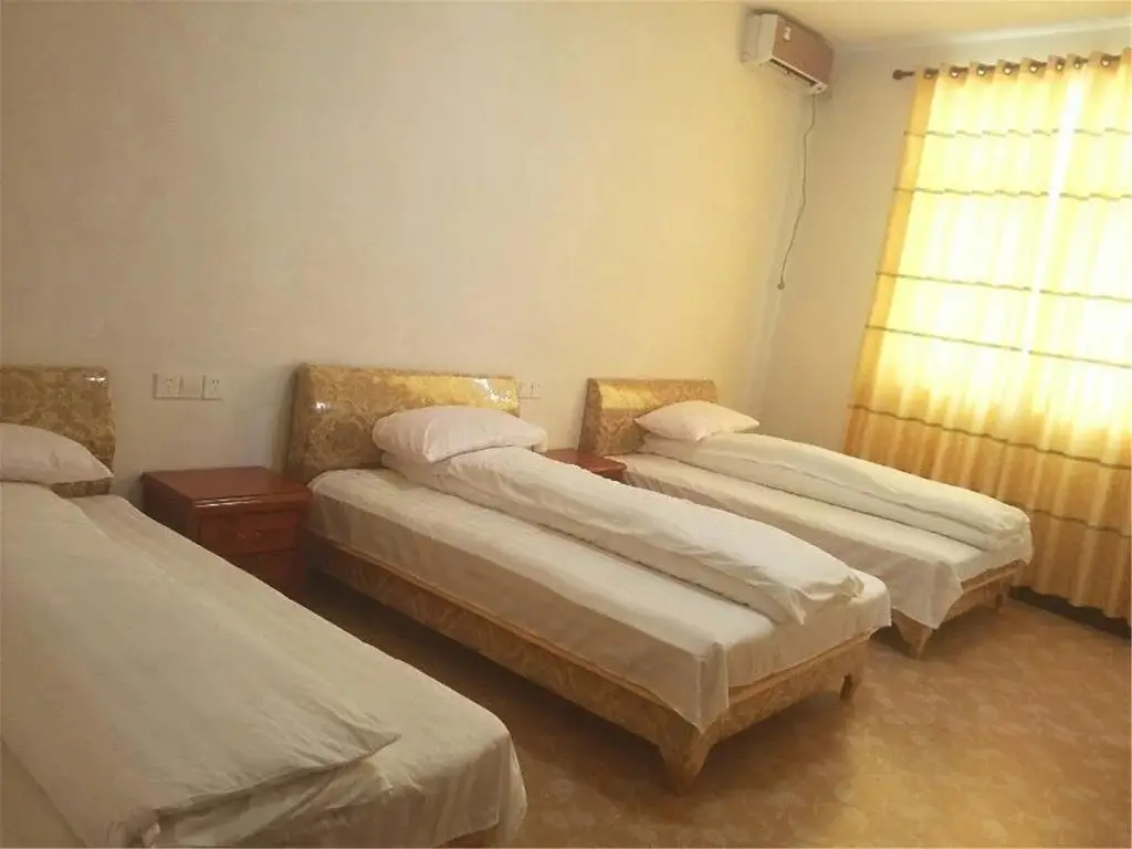 Шанграо: Wuyuan Jiangling Huatian Hostel