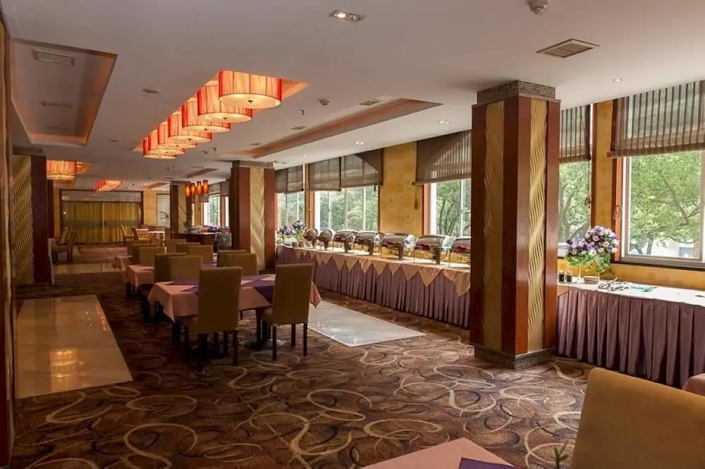 Цзясинь: Jiashan City Hotel