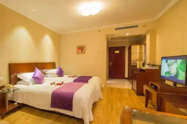 Цзясинь: Jiashan City Hotel