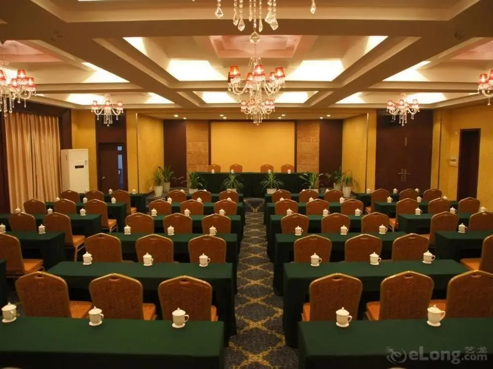 Уси: Golden Palace Hotel
