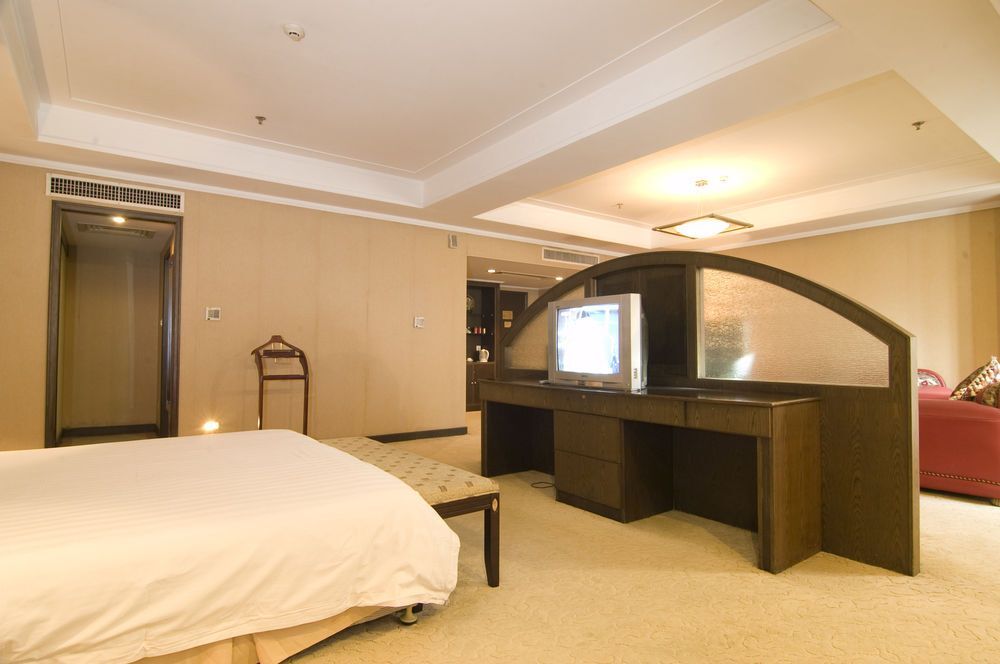 Ухань: Central International Hotel