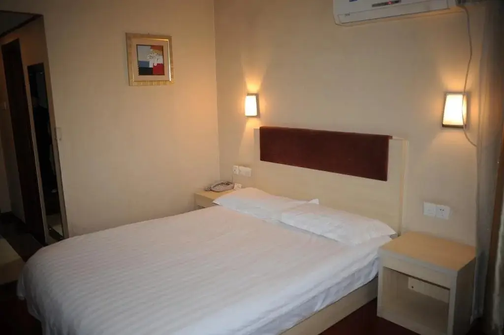Ухань: Jiuzhou Hotel