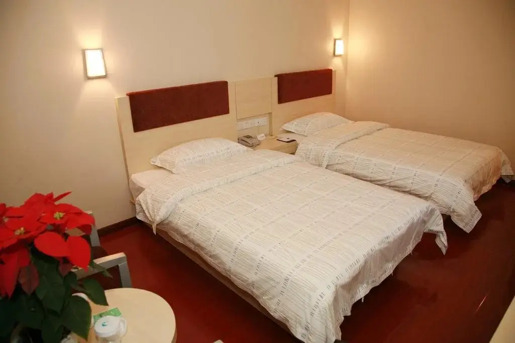 Ухань: Jiuzhou Hotel