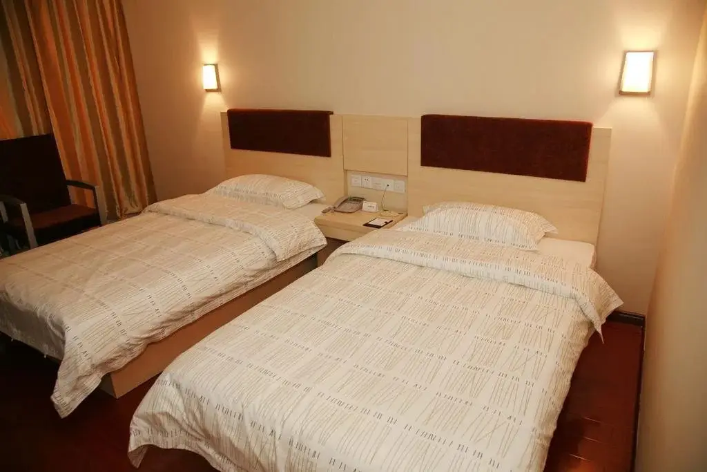 Ухань: Jiuzhou Hotel
