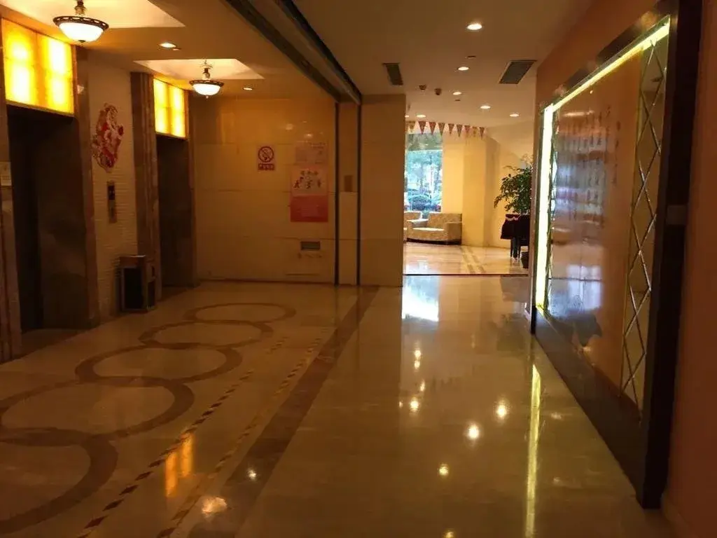 Цюйчжоу: Kaiyuan Manju Hotel ·Quzhou Sanqu Store
